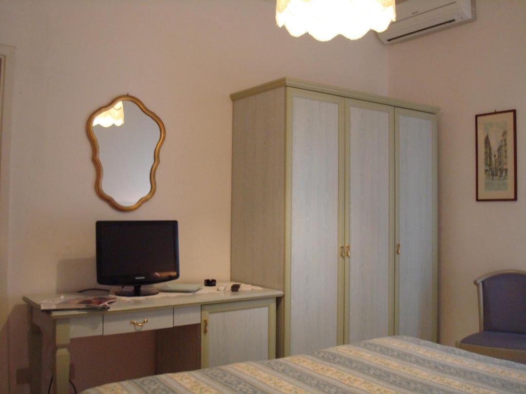 Hotel Villa Rona Форте-деи-Марми Номер фото